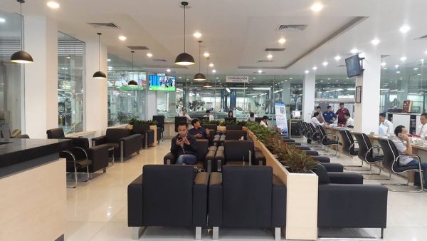 Phòng tiếp khách dịch vụ và phòng chờ khách hàng tại Toyota Thăng Long